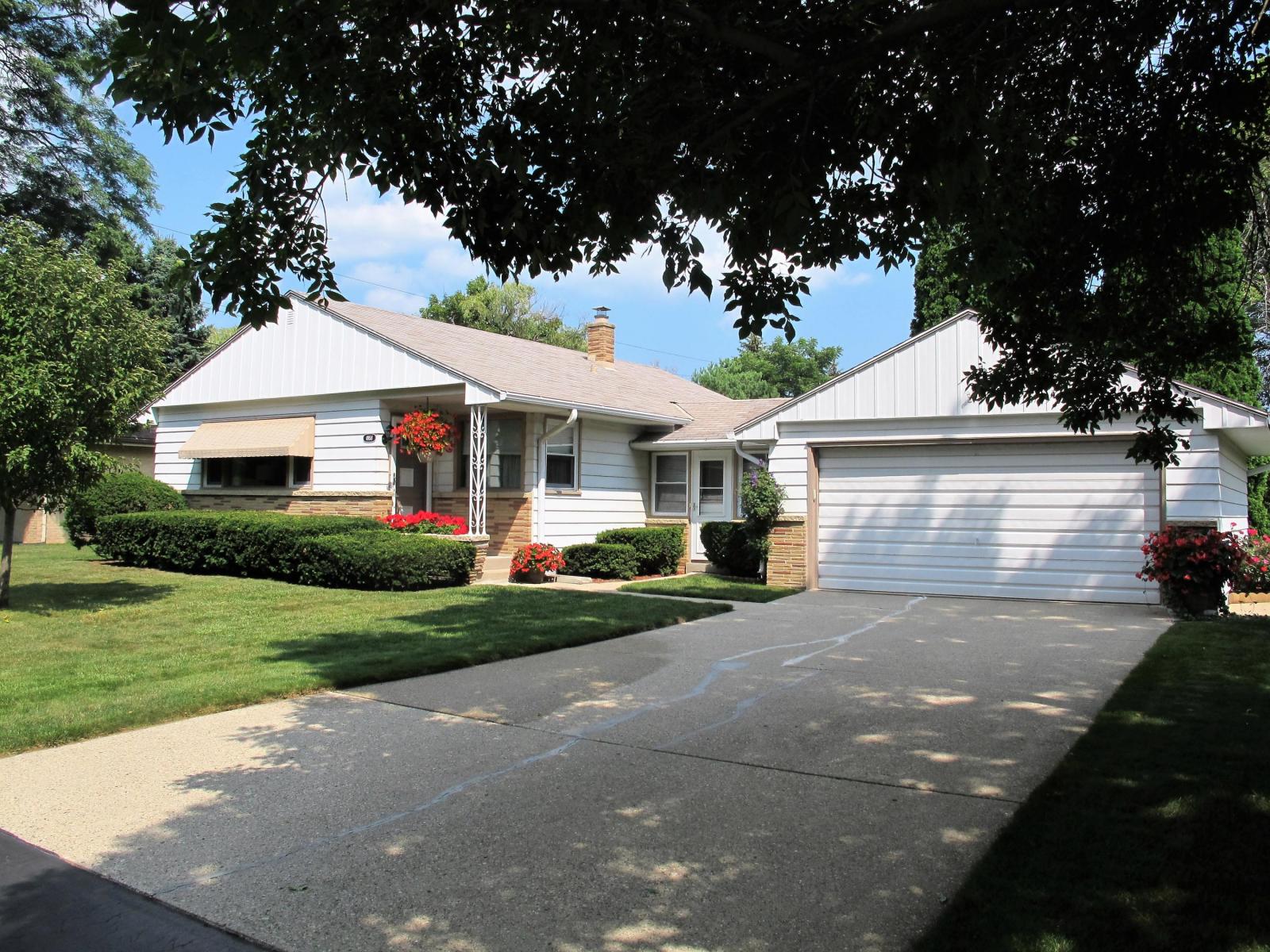 Home for Sale in Glendale WI